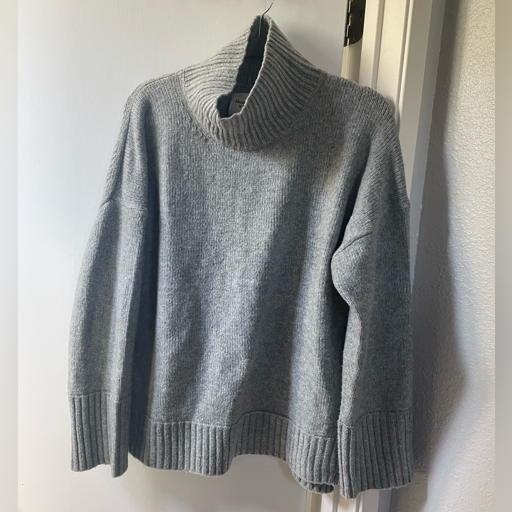 Abercrombie & Fitch Heather Gray Knit Sweater